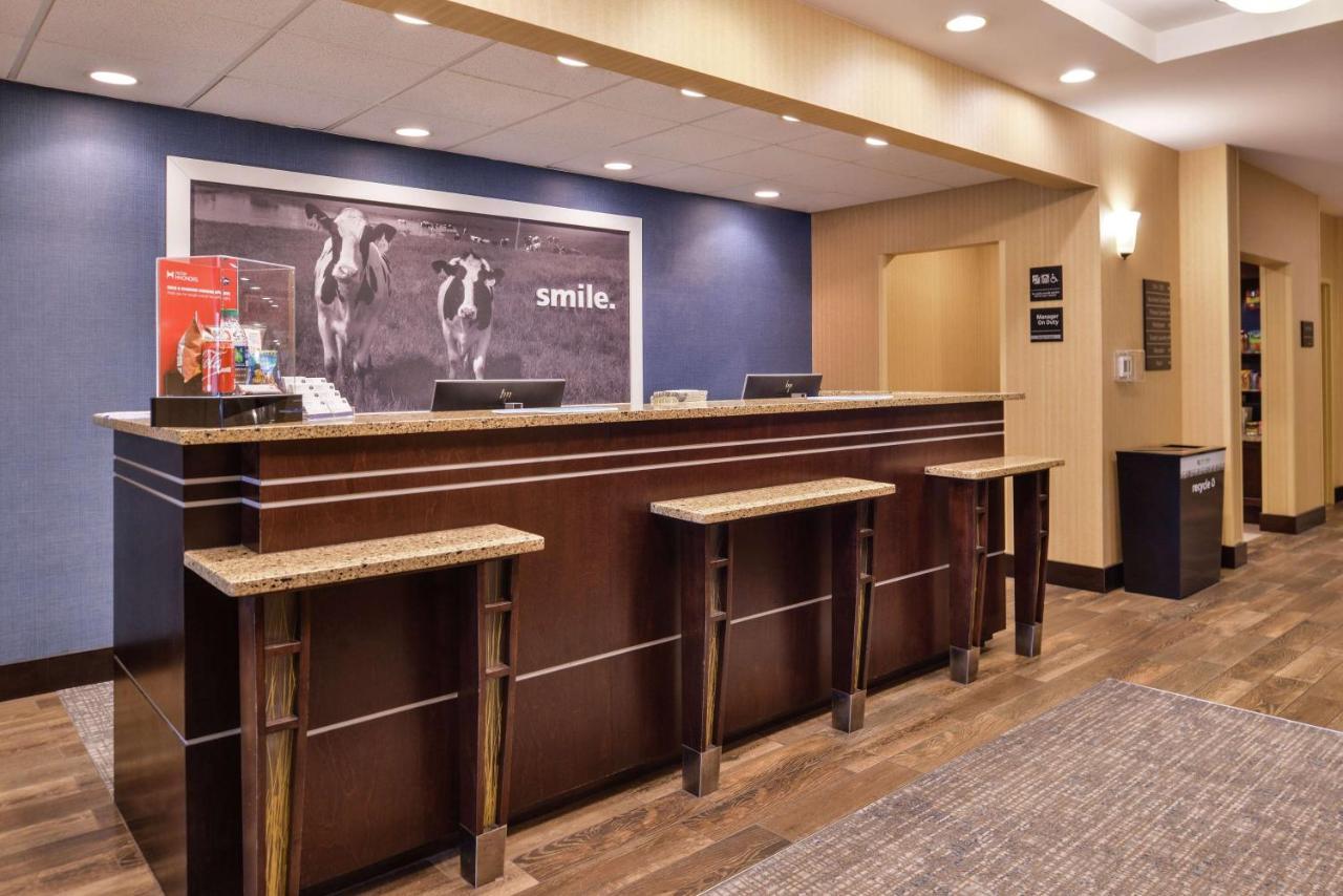 Hampton Inn Harrisonburg South Bagian luar foto