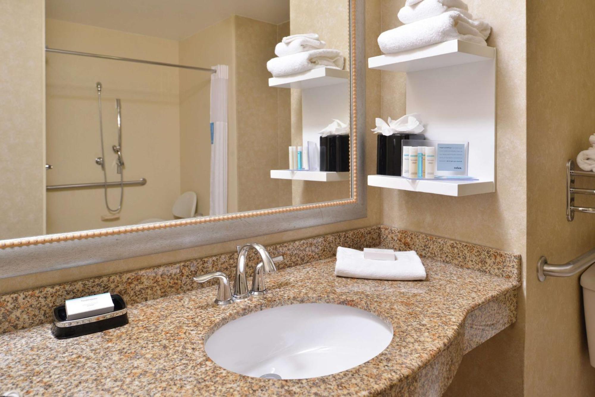 Hampton Inn Harrisonburg South Bagian luar foto